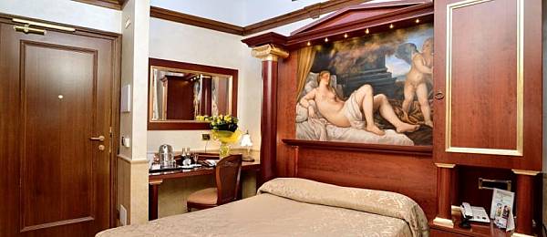 SINGLE ROOM